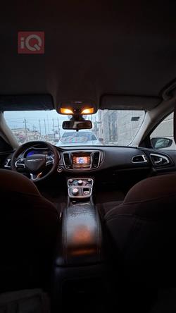 Chrysler 200